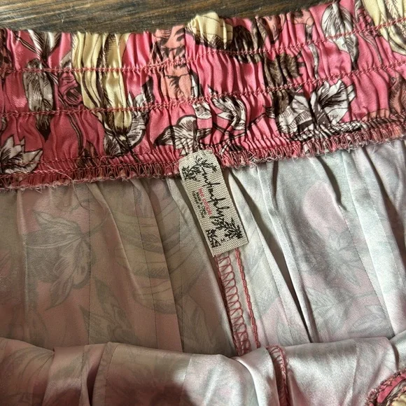 Free People Pillow Talk floral banana print poly short set pajamas EUC size M - Picture 8 of 9